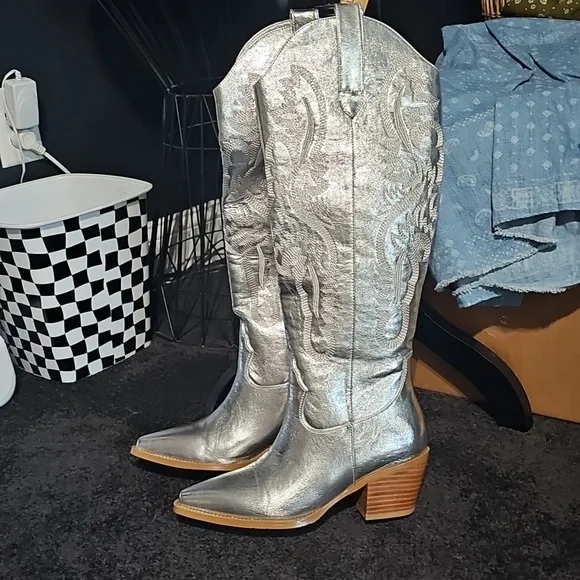 Silver Western Cowboy Boots - Picture 5 of 7